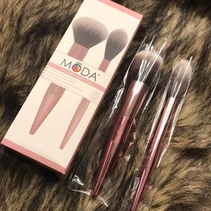 Makeup brushes